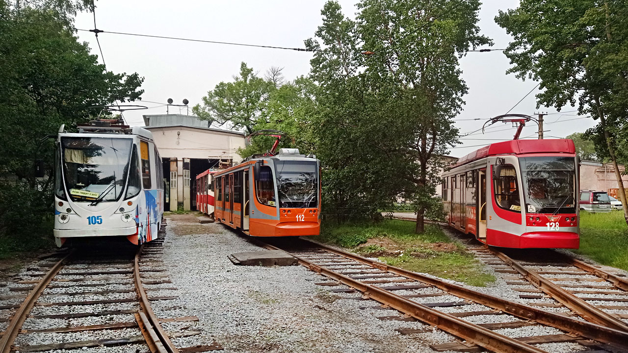 Хабаровск, 71-134А (ЛМ-99АВН) № 105; Хабаровск, 71-623-00 № 112; Хабаровск, 71-623-02.02 № 128 Хабаровск, 71-134А (ЛМ-99АВН) № 105; Хабаровск, 71-623-00 № 112; Хабаровск, 71-623-02.02 № 128