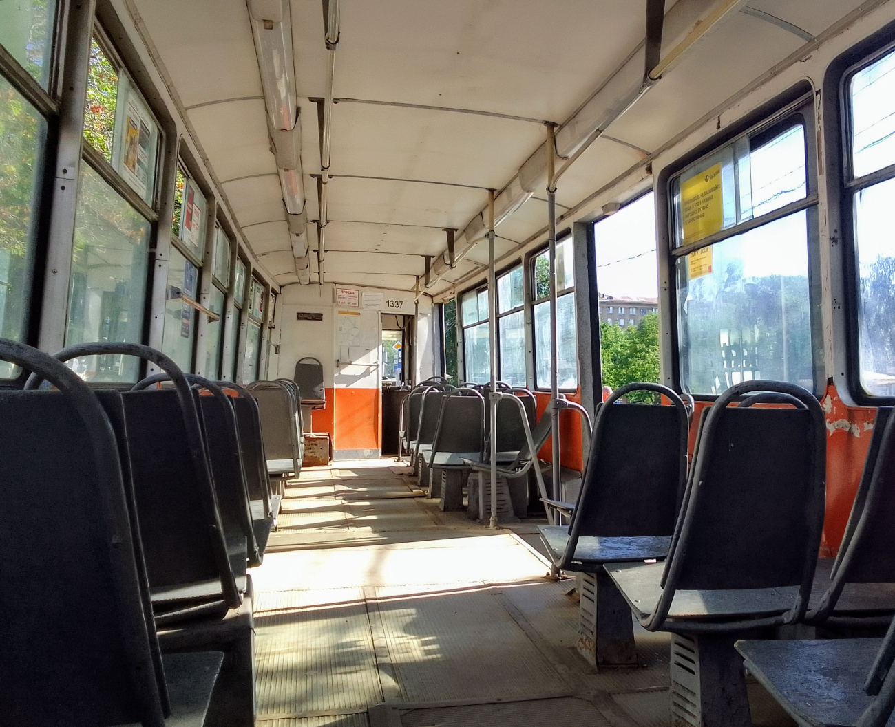 Саратов, 71-605 (КТМ-5М3) № 1337