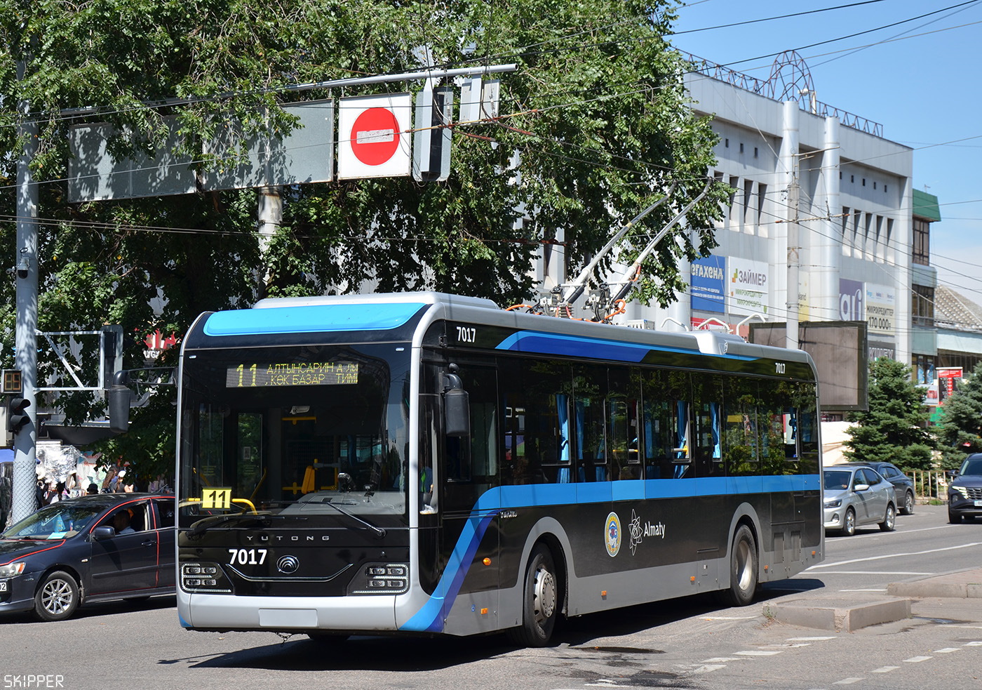 Алматы, Yutong ZK6128BEVG (QazTehna) № 7017 Алматы, Yutong ZK6128BEVG (QazTehna) № 7017