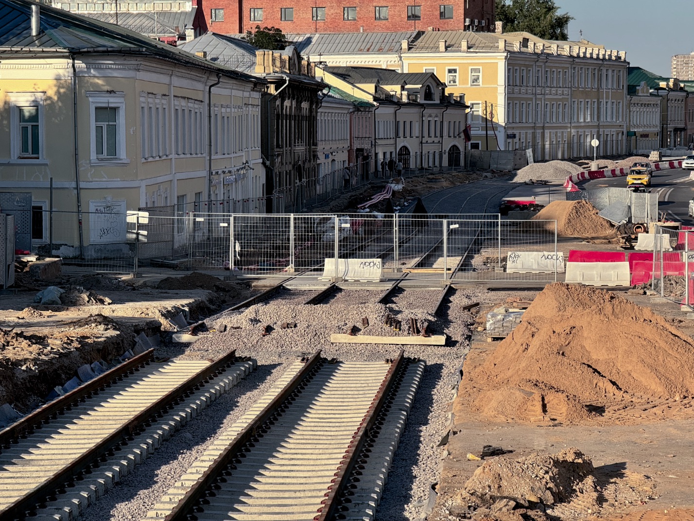 Москва — Строительство трамвайной линии на улице Сергия Радонежского