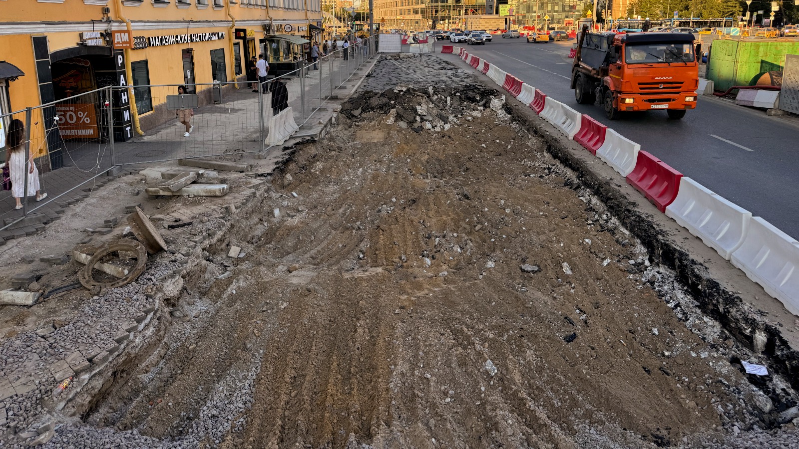 Москва — Строительство трамвайной линии на улице Сергия Радонежского