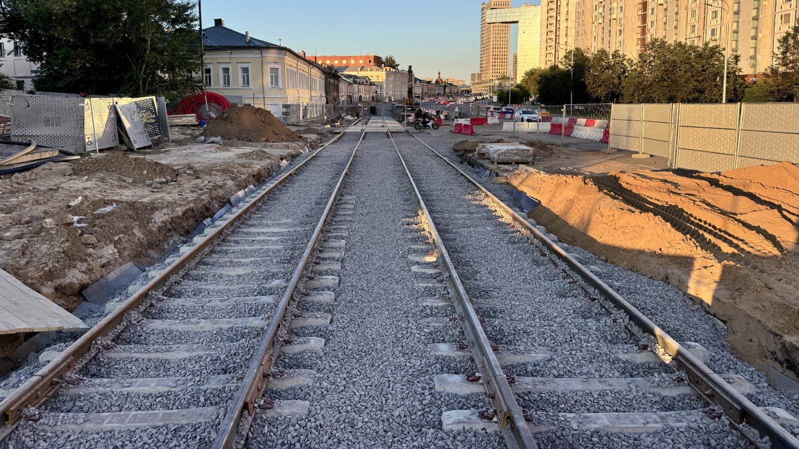 Moskva — Construction of a tram line on Sergiya Radonezhskogo Street