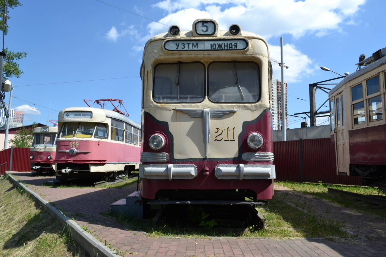 Екатеринбург, МТВ-82 № 211
