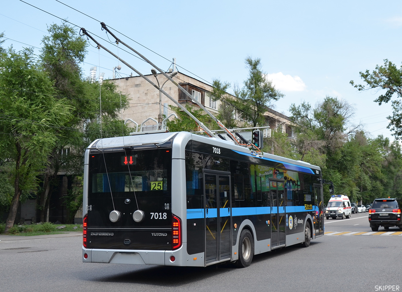 Алматы, Yutong ZK6128BEVG (QazTehna) № 7018 Алматы, Yutong ZK6128BEVG (QazTehna) № 7018