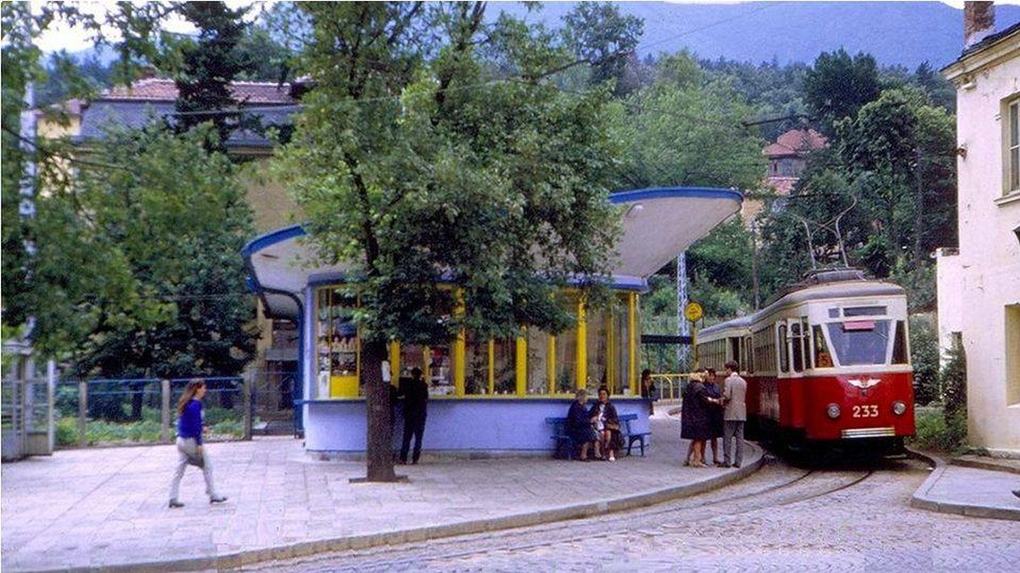 София, Т4М-221 (Република) № 233; София — Исторически снимки — Трамвайни мотриси (1945–1989); София — Конечные станции и разворотные кольца — Трамвай