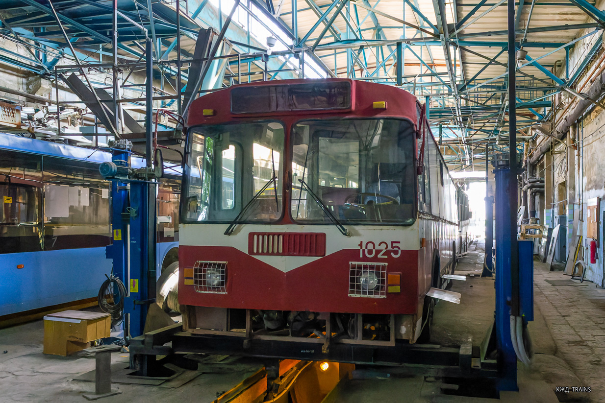 Севастополь, ЗиУ-682Г [Г00] № 1025