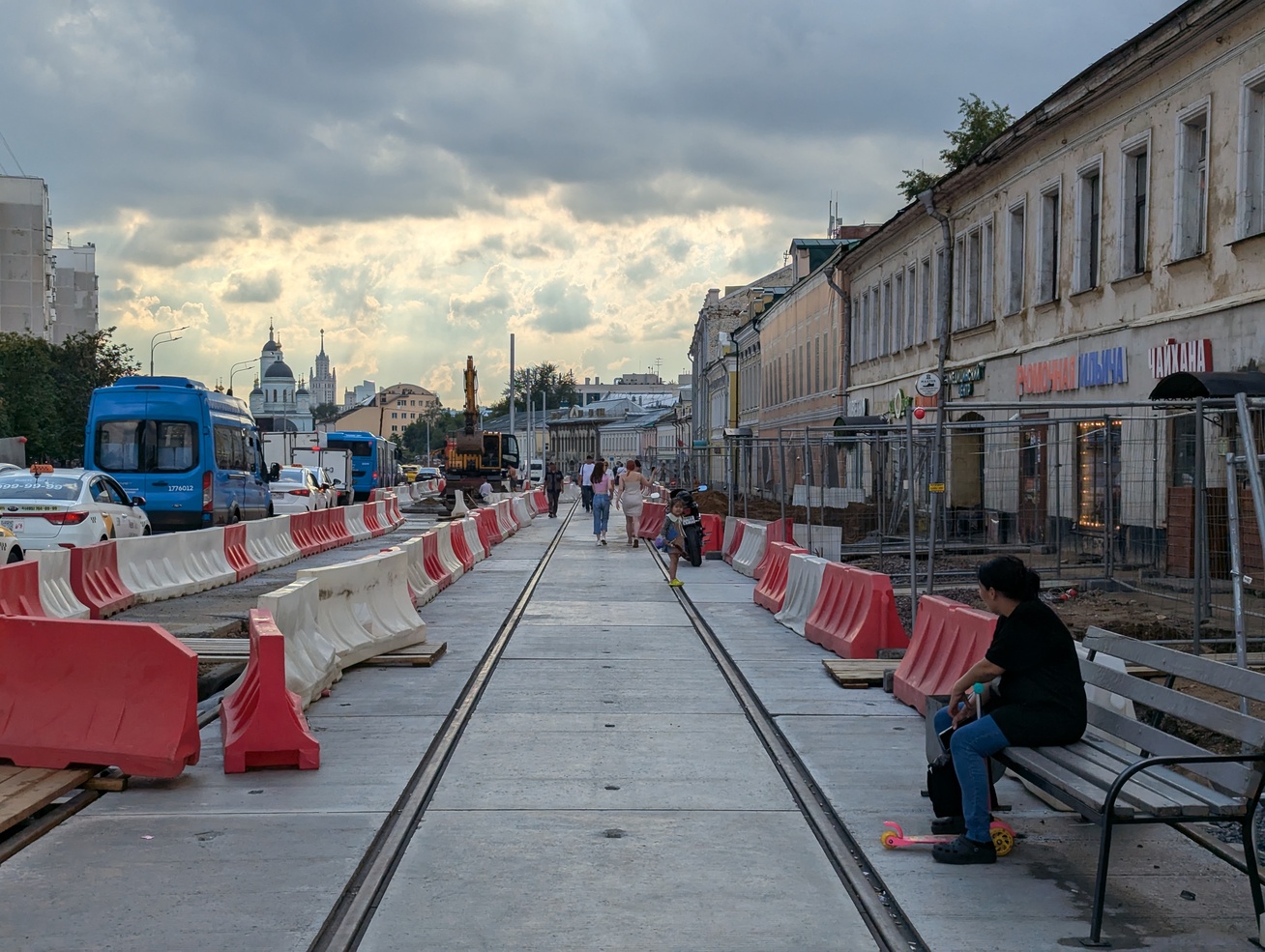 Moskva — Construction of a tram line on Sergiya Radonezhskogo Street