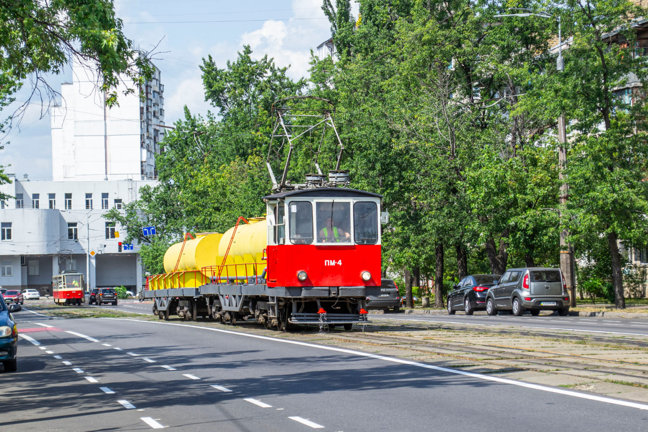 Киев, МТВ-82 № ПМ-4