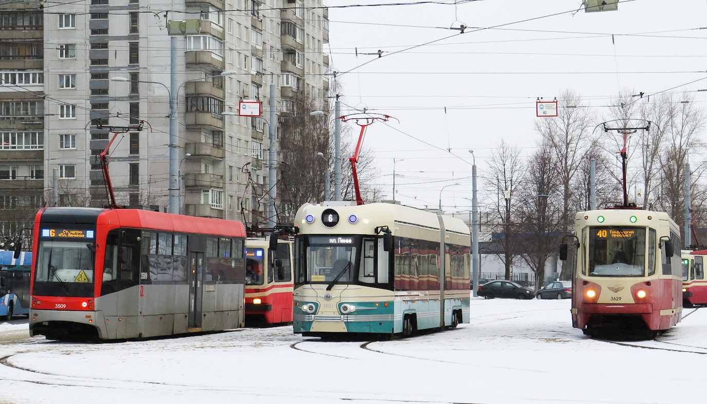 Санкт-Петербург, ЛМ-68М3 № 3509; Санкт-Петербург, 71-421Р-01 «Довлатов» № 3801; Санкт-Петербург, ЛМ-68М2 (мод. СПб ГЭТ) № 3629