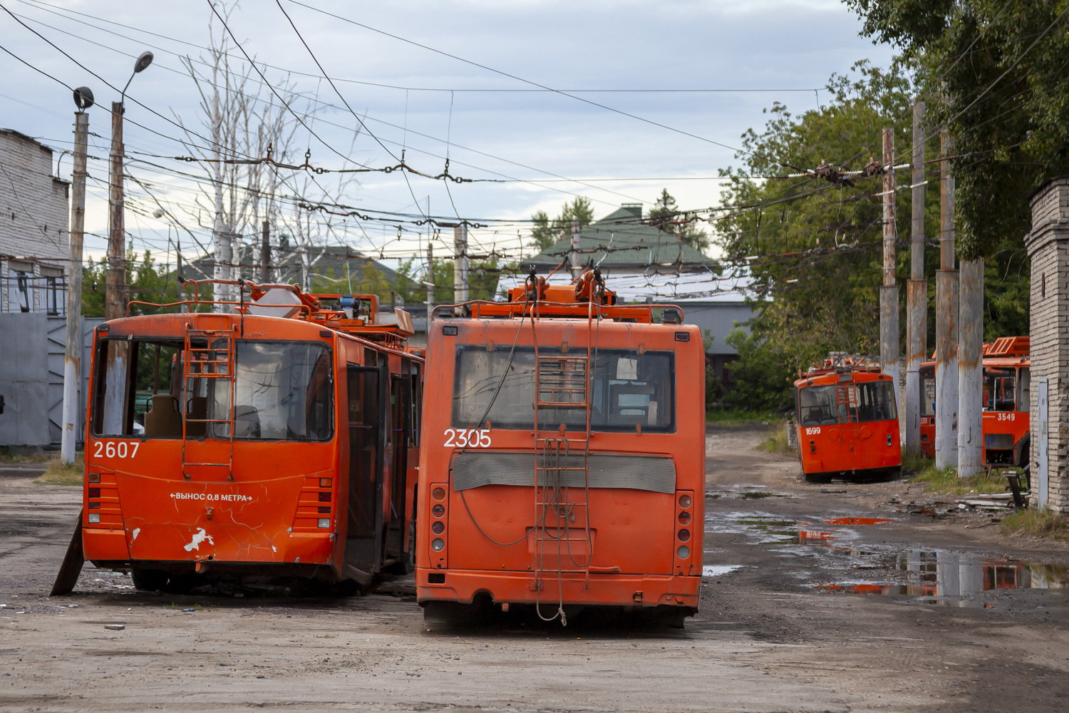 Нижний Новгород, ЗиУ-682 КР Иваново № 2607; Нижний Новгород, ЛиАЗ-5280 (ВЗТМ) № 2305