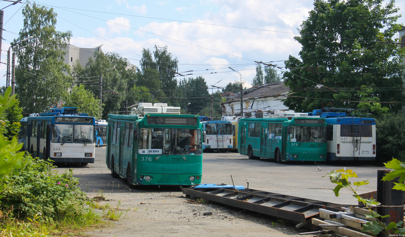 Petrozavodsk, ZiU-682G-012.02 (mod. 2013) Br. 376; Petrozavodsk, ZiU-682G-012.02 (mod. 2013) Br. 373