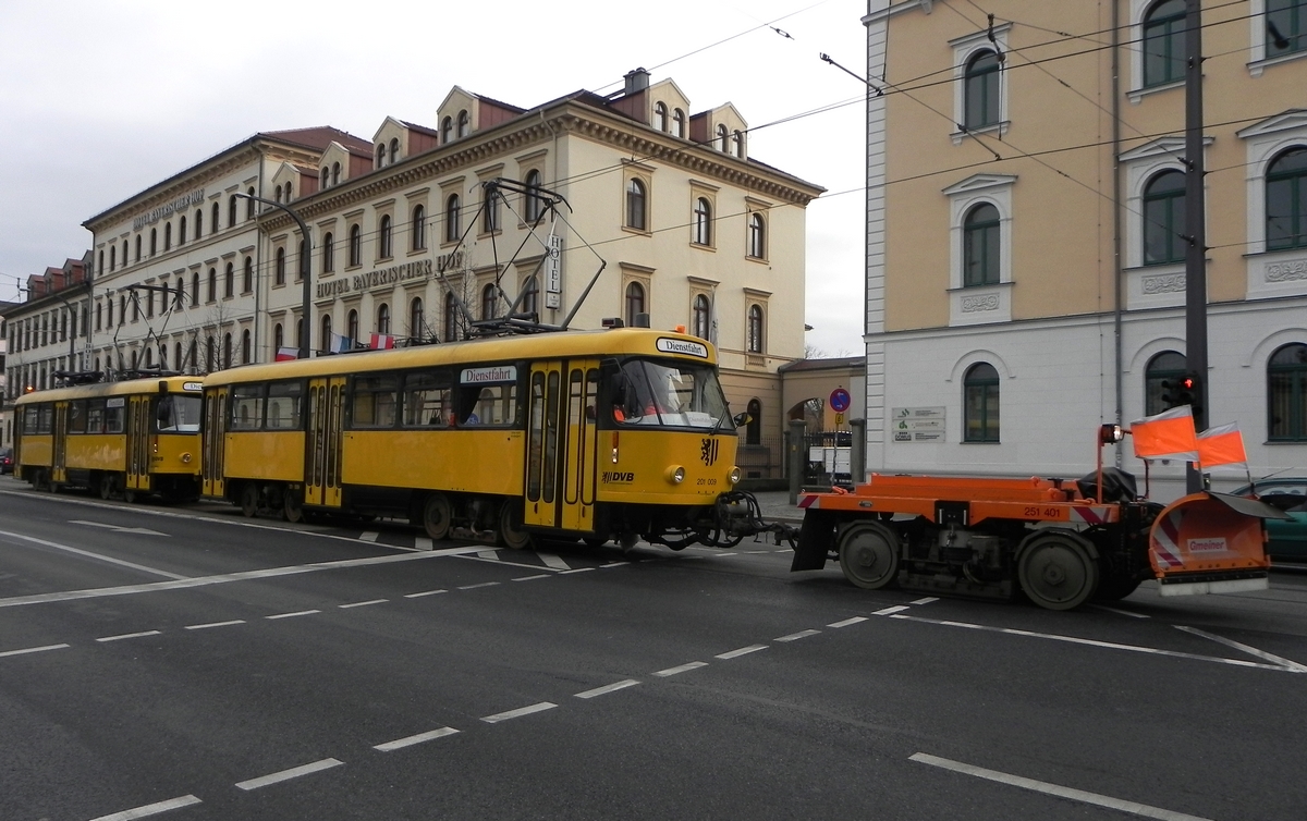 Дрезден, Tatra T4D-MI № 201 009; Дрезден, IFTEC VRG 1 № 251 401