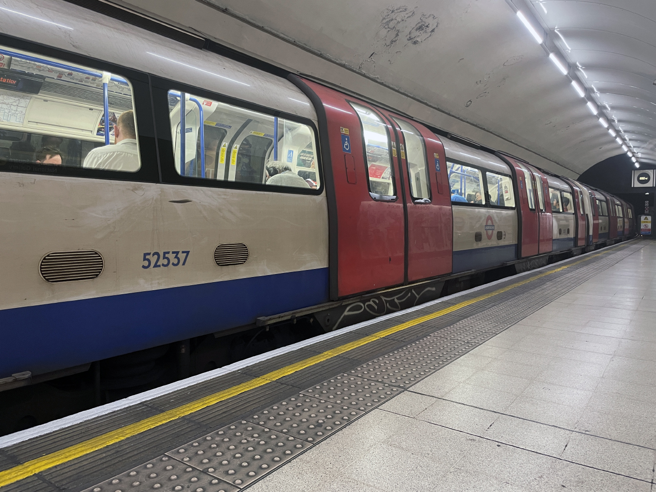 Лондон, London Underground 1995 Stock № 52537; Лондон — Метрополитен — Подвижной состав