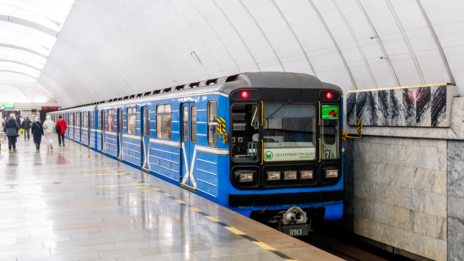 Екатеринбург, 81-717.5 (ЛВЗ/ВМ) № 8913