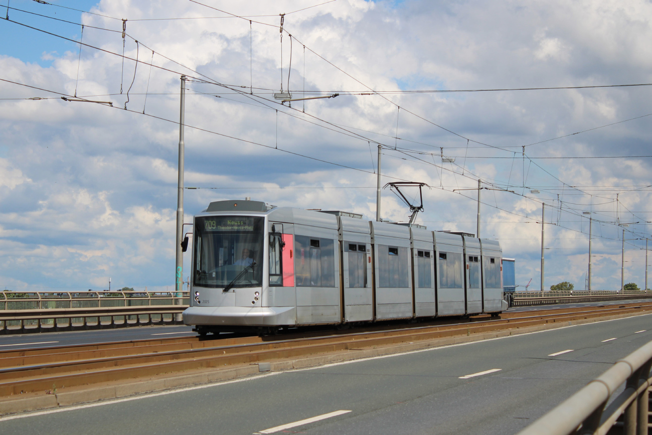 Дюссельдорф, Siemens Combino NF10 № 2025