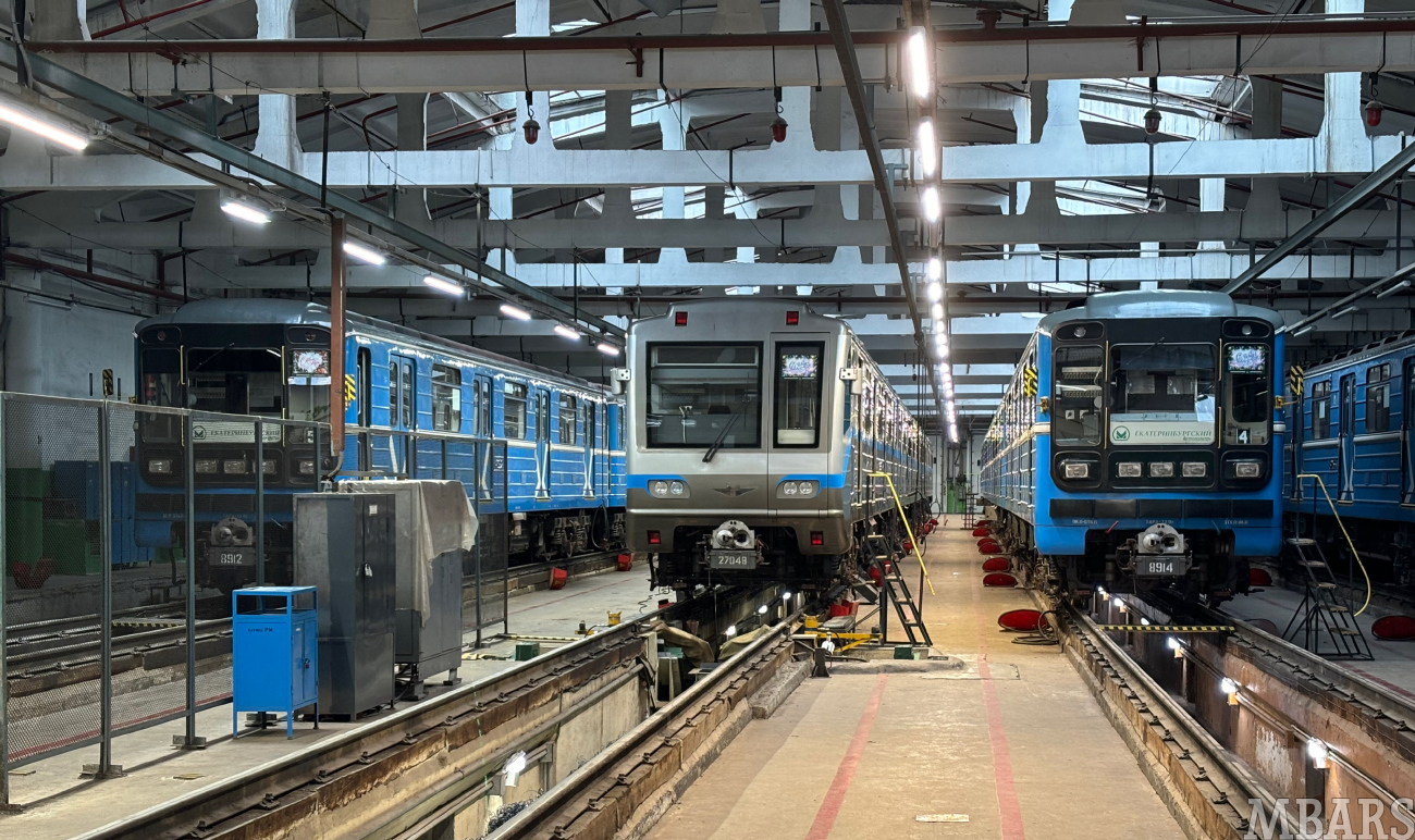 Екатеринбург, 81-717.6 № 27048; Екатеринбург, 81-717.5 (ЛВЗ/ВМ) № 8914