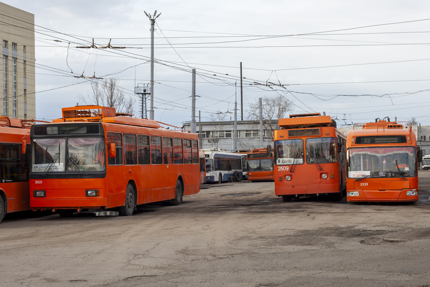 Нижний Новгород, ВМЗ-52981 № 3901; Нижний Новгород, ЗиУ-682 КР Иваново № 2609; Нижний Новгород, БКМ 321 № 2223 Нижний Новгород, ВМЗ-52981 № 3901; Нижний Новгород, ЗиУ-682 КР Иваново № 2609; Нижний Новгород, БКМ 321 № 2223