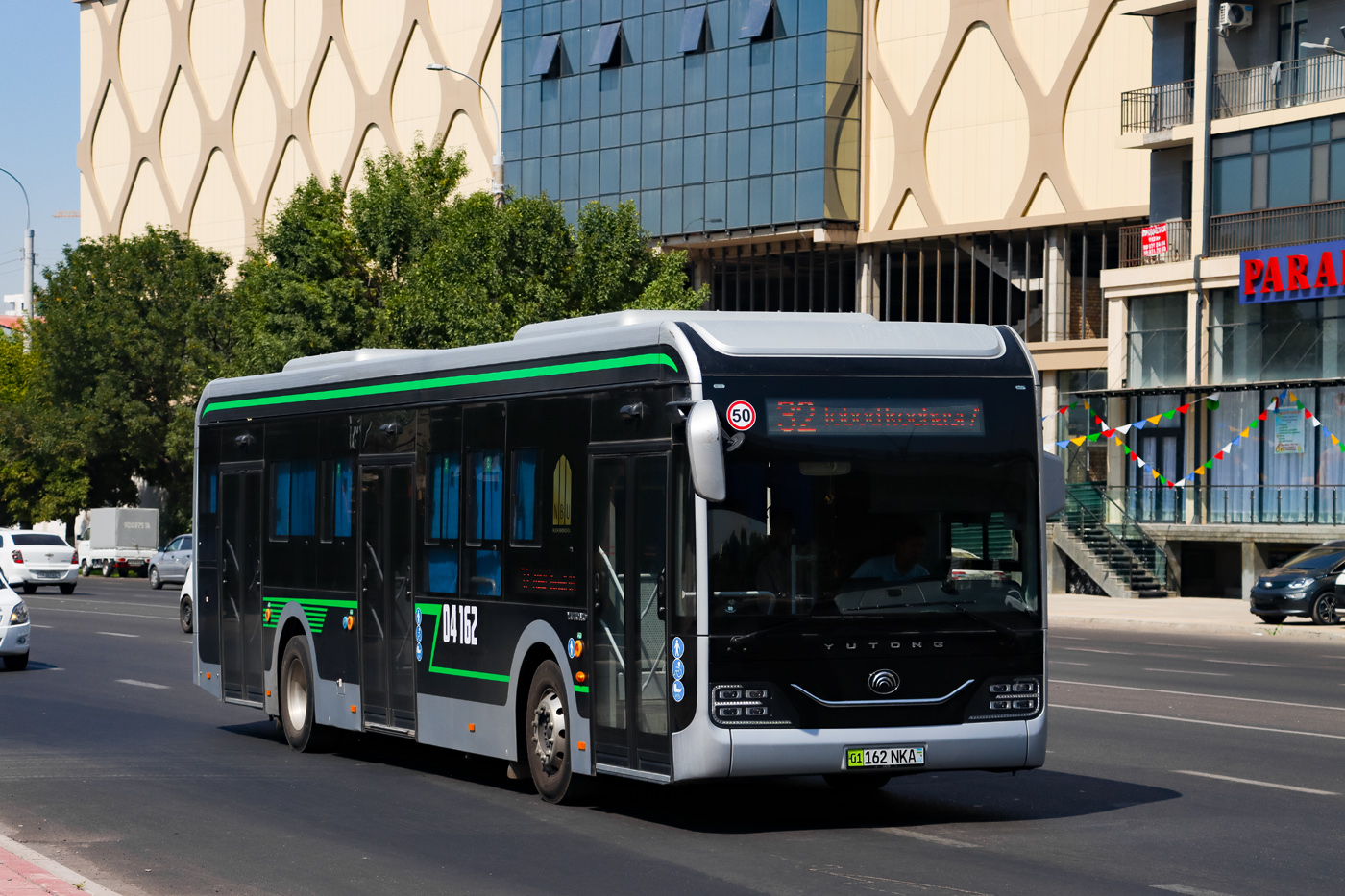 Tachkent, Yutong ZK6126BEVG N°. 04162