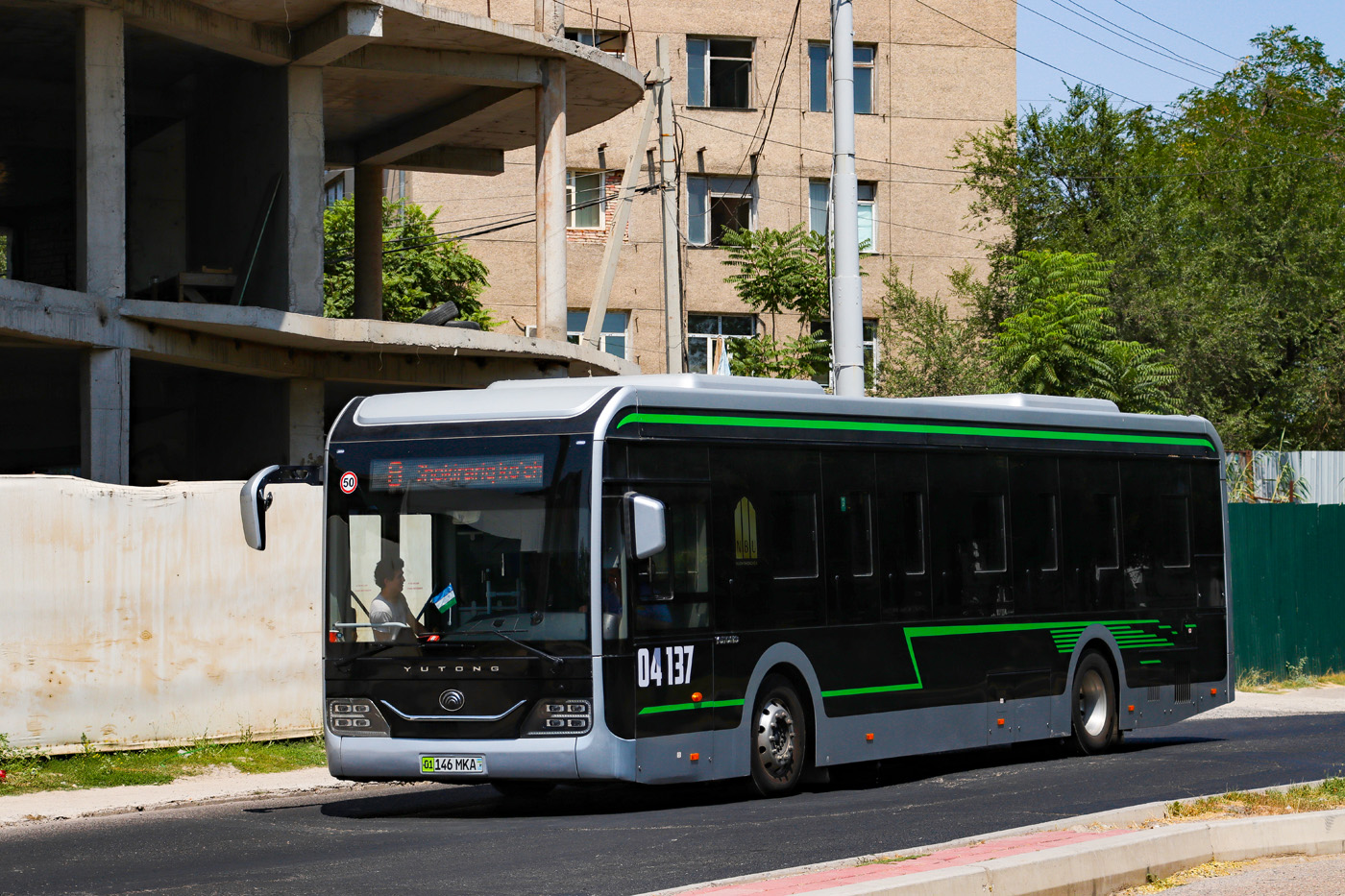 Ташкент, Yutong ZK6126BEVG № 04137