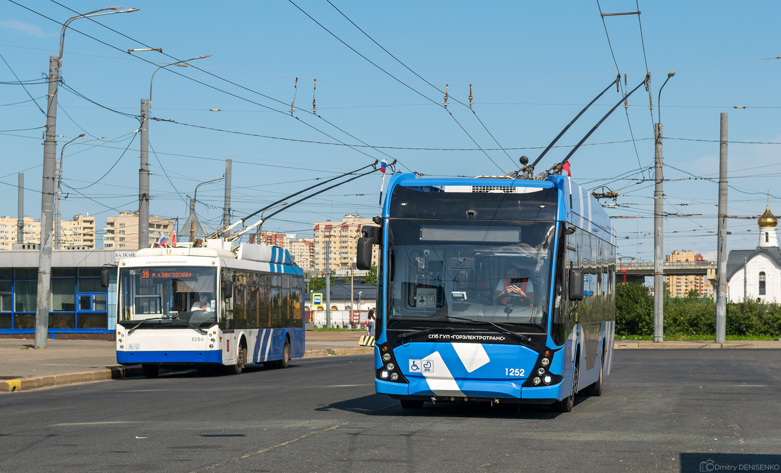 Санкт-Петербург, Тролза-5265.00 «Мегаполис» № 1356; Санкт-Петербург, ВМЗ-5298.01 «Авангард» № 1252