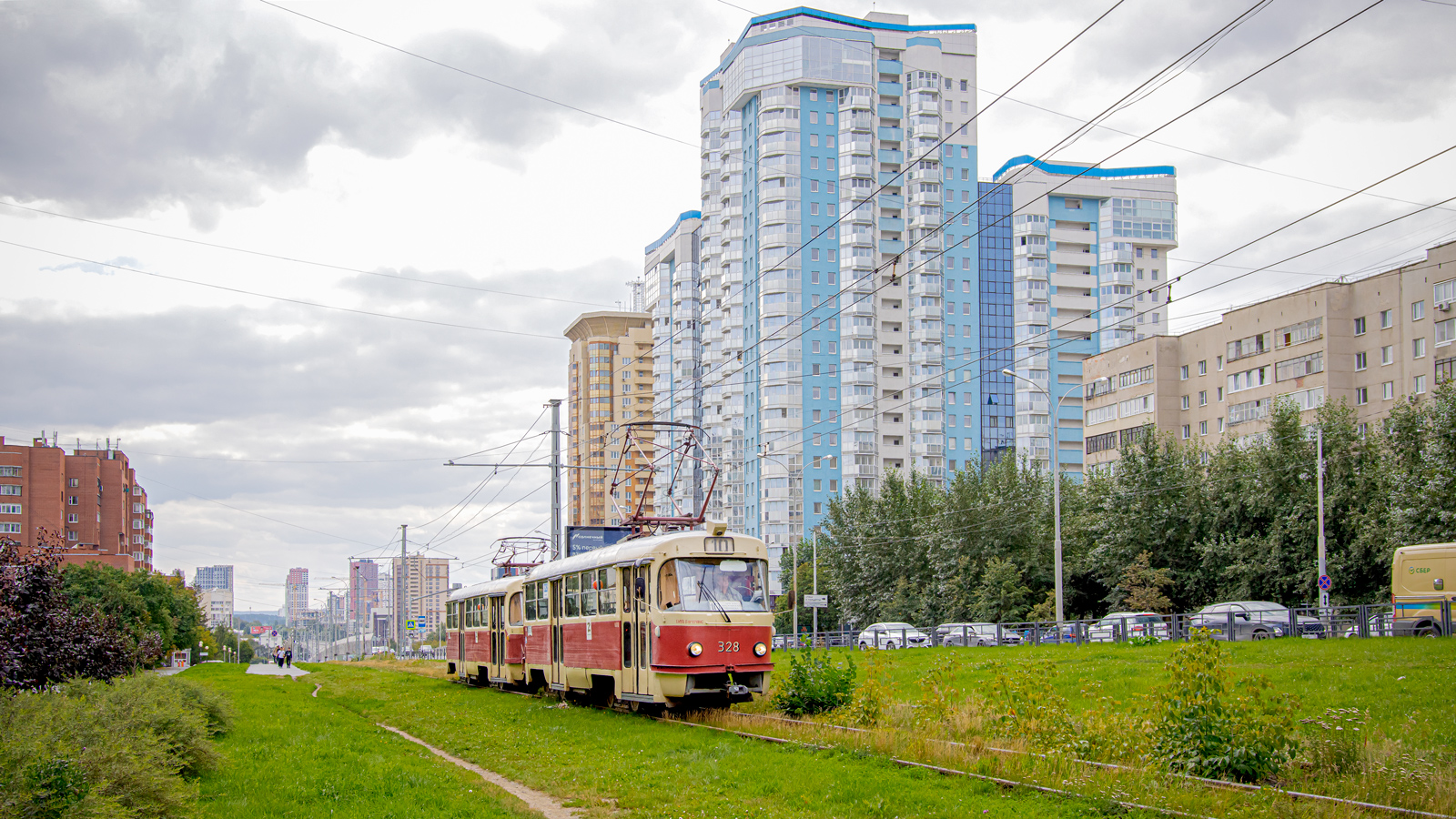 Jekatyerinburg, Tatra T3SU — 328