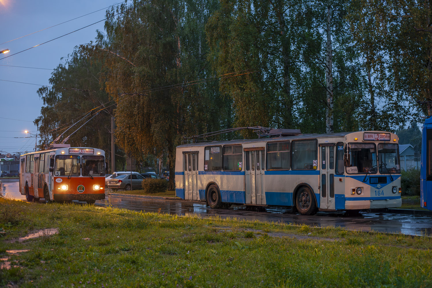 Йошкар-Ола, ЗиУ-682В № 195; Йошкар-Ола, ЗиУ-682Г [Г00] № 164