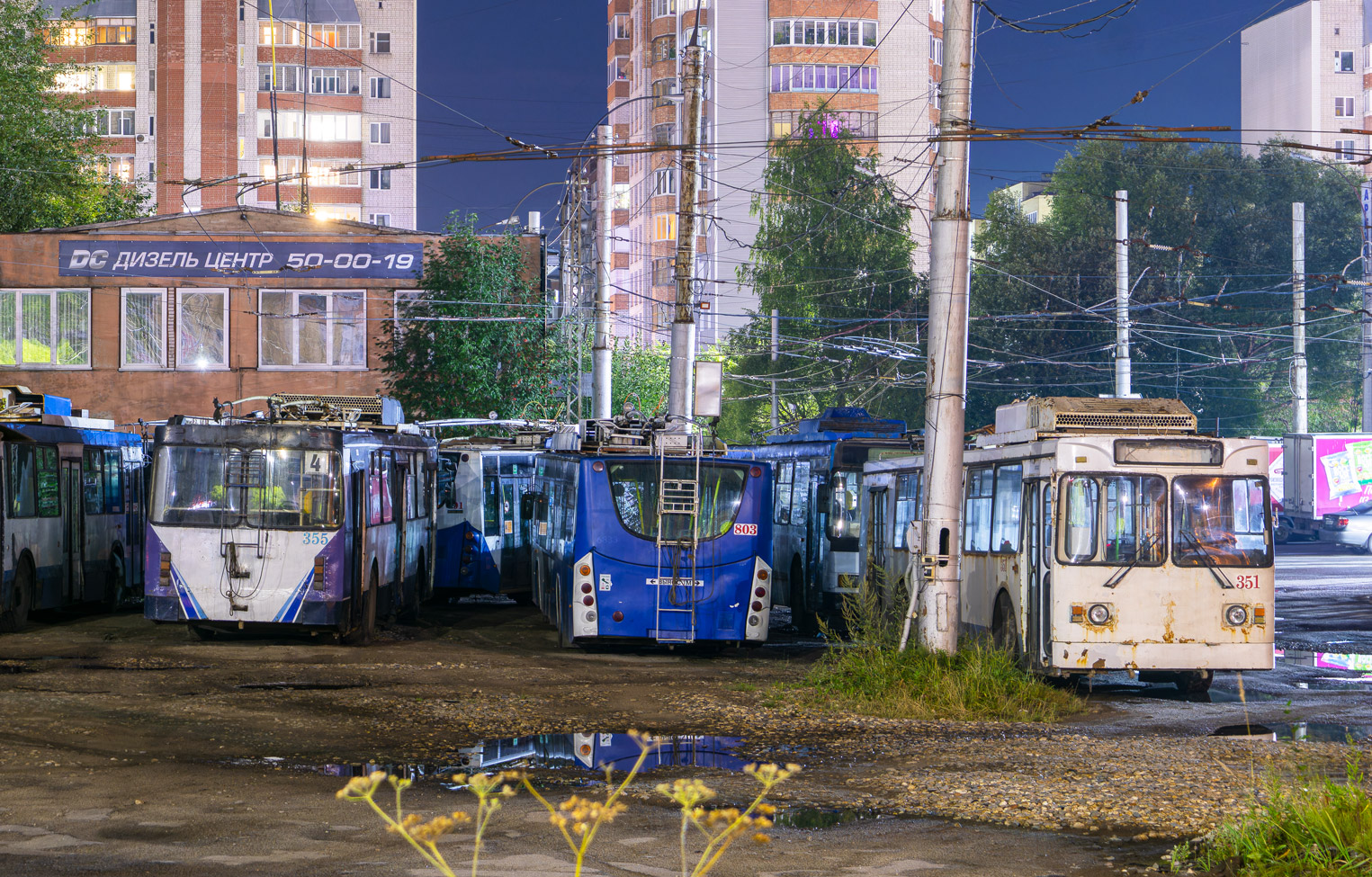 Вологда, ЗиУ-682ГМ1 (с широкой передней дверью) № 355; Вологда, ВМЗ-5298.01 «Авангард» № 803; Вологда — Разные фотографии