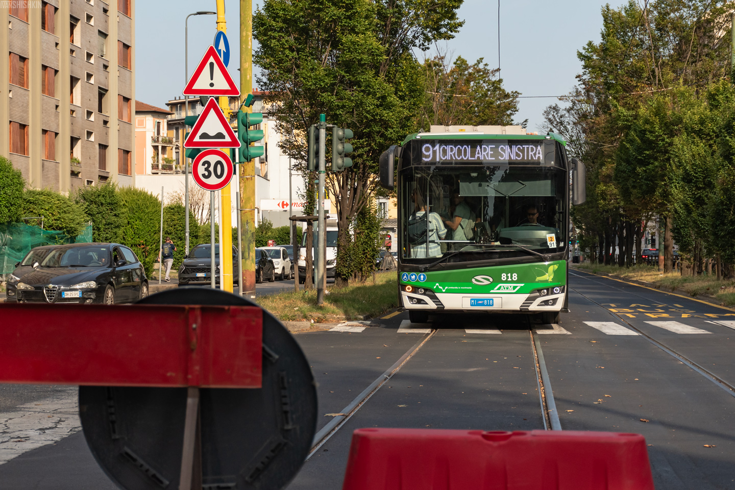 Milano, Solaris Trollino IV 18 Kiepe — 818; Milano — Miscellaneous photos; Milano — Tram lines: north