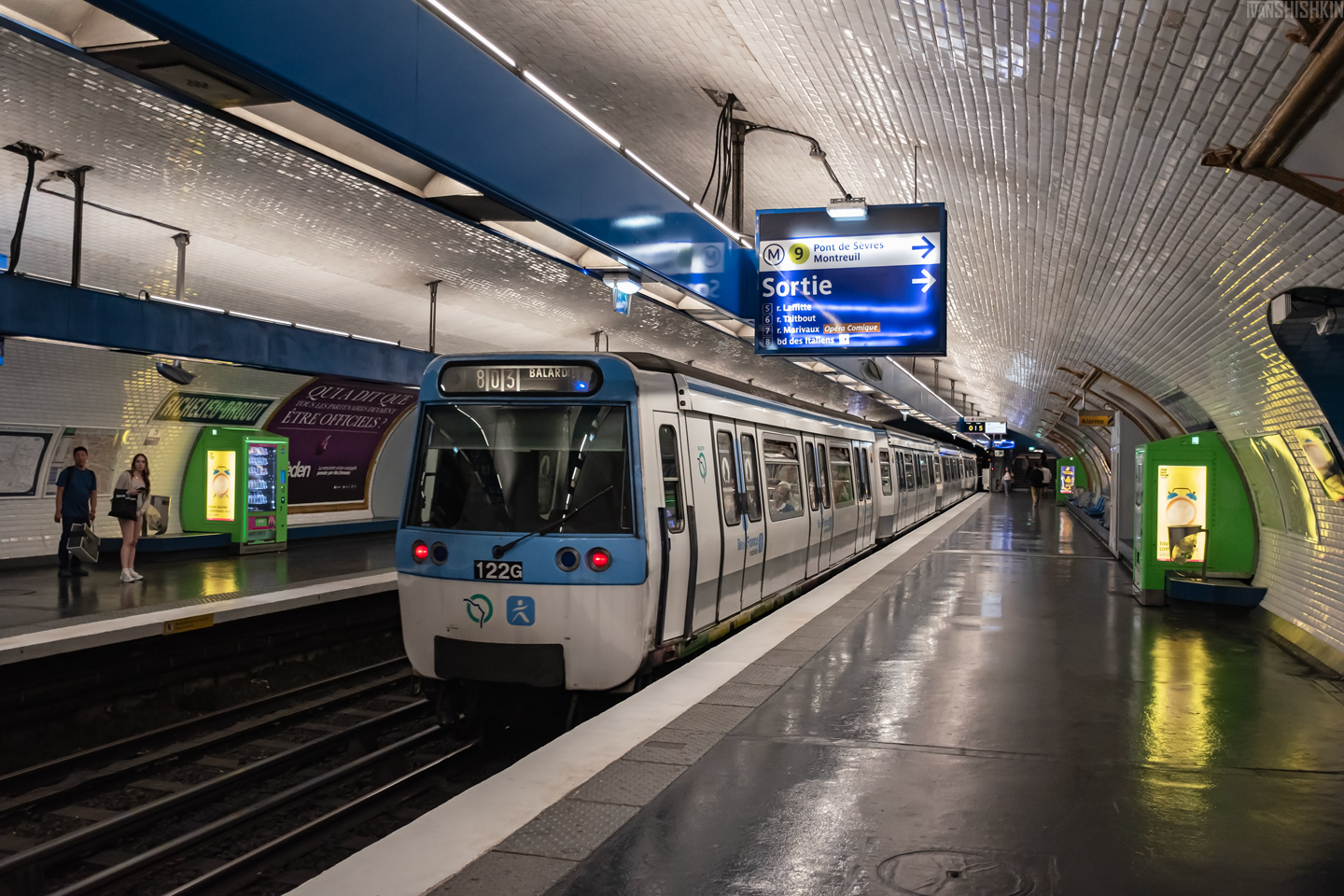 Париж -  Версаль -  Ивелин, MF 77 № 122G; Париж -  Версаль -  Ивелин — Метрополитен &mdash; Линия 8