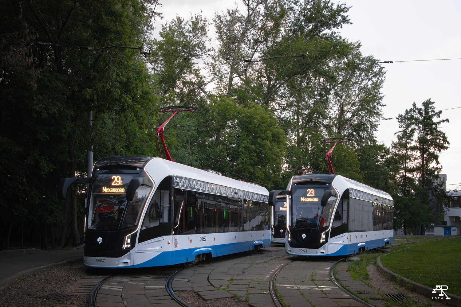 Moskva, 71-911EM “Lvyonok” Br. 30637; Moskva, 71-911EM “Lvyonok” Br. 30623