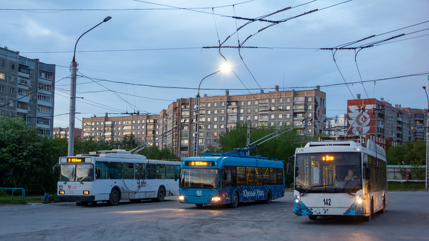 Миасс, БКМ 321 № 165; Миасс, Тролза-5265.00 «Мегаполис» № 142