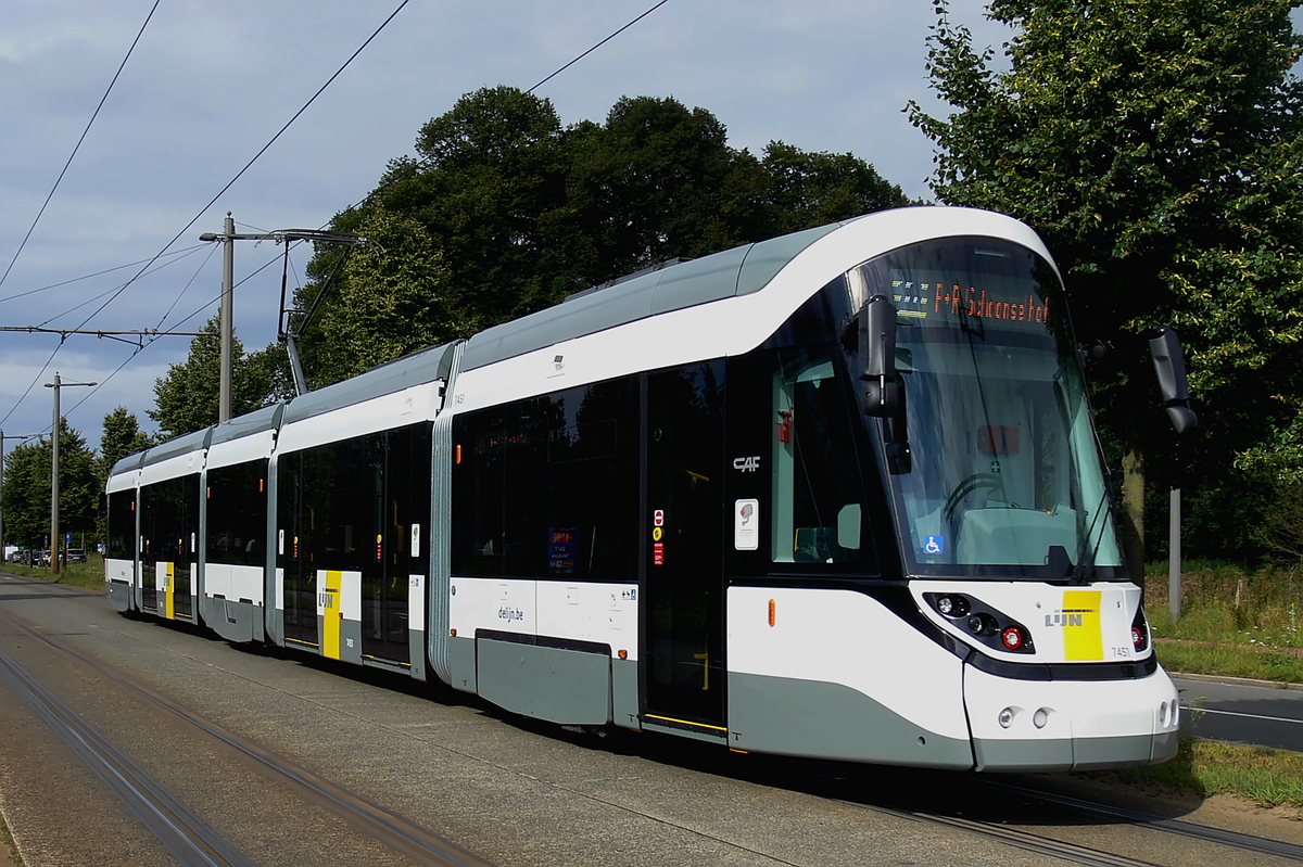 Antwerpen, CAF Urbos 100 Nr. 7451