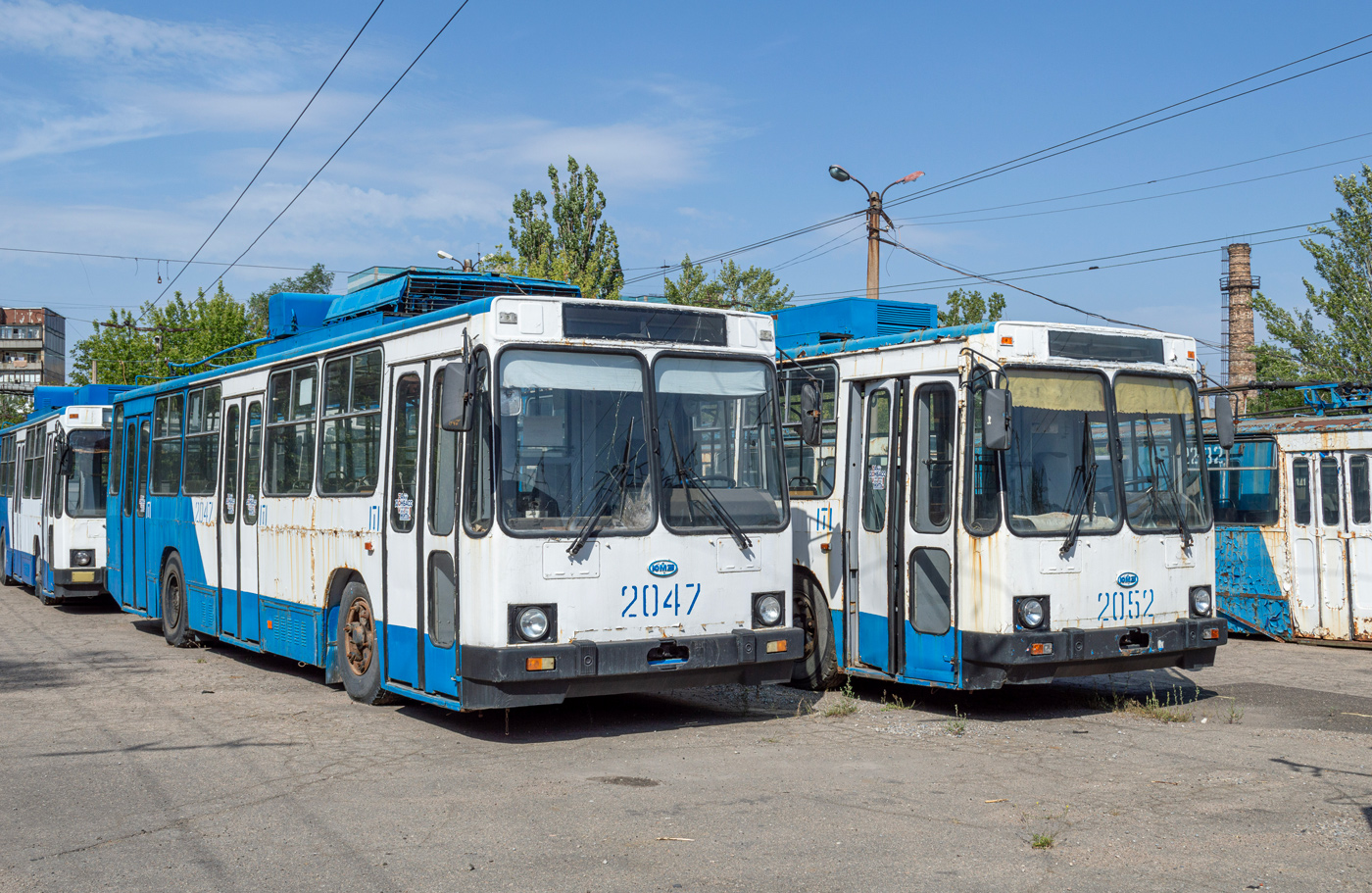 Донецк, ЮМЗ Т2 мод. 7 № 2047; Донецк, ЗиУ-682В-013 [В0В] № 2232