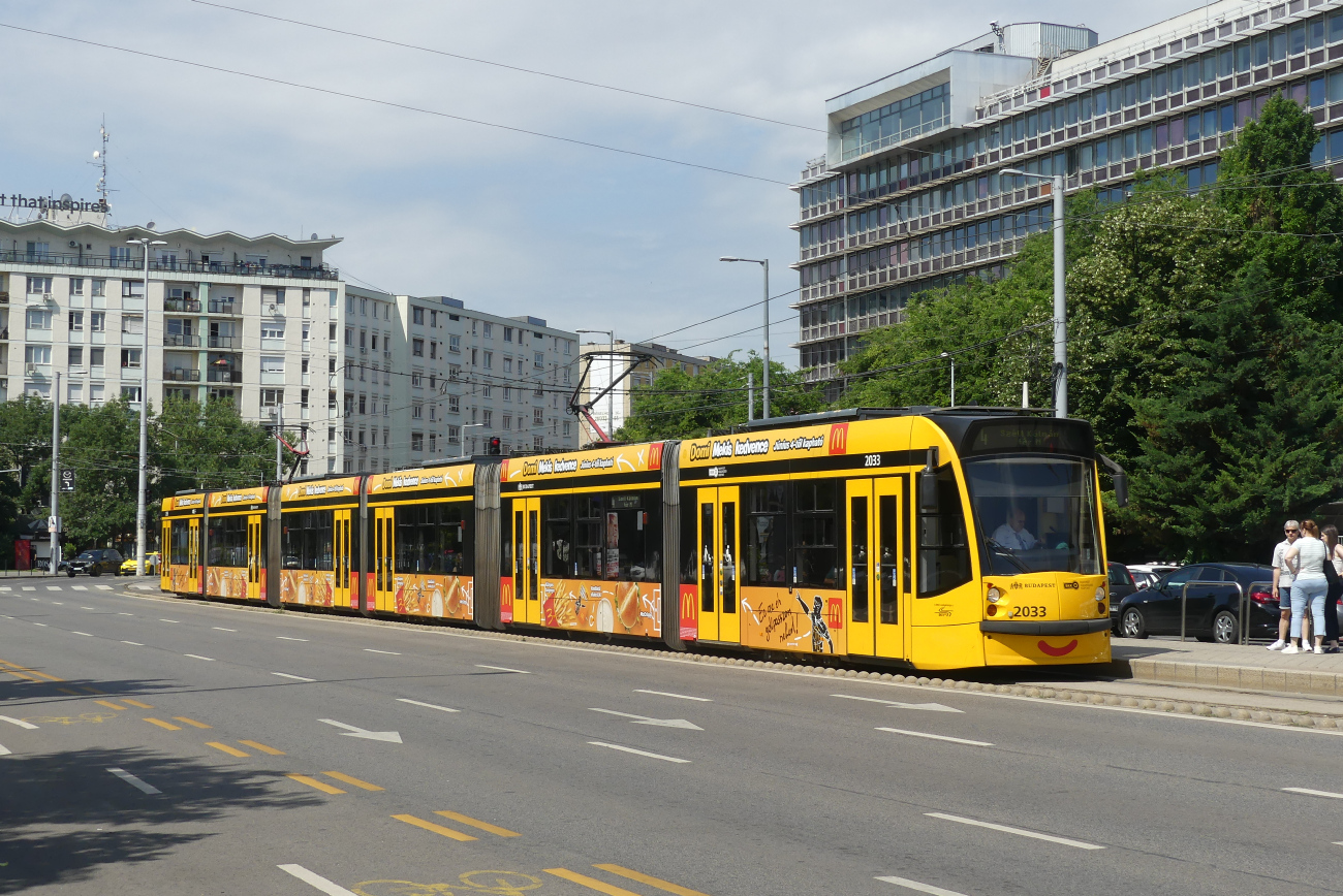 Budapest, Siemens Combino Supra NF12B # 2033