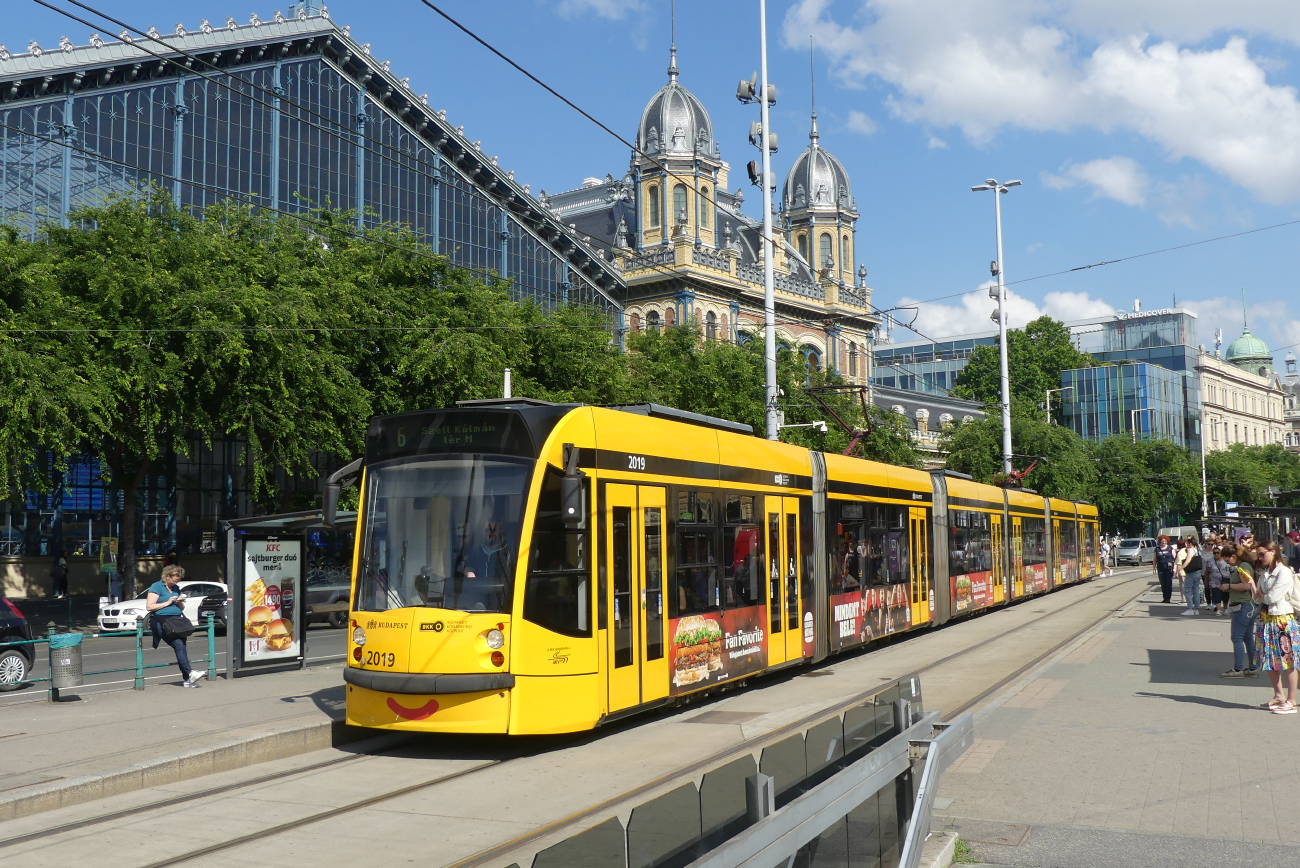 Будапешт, Siemens Combino Supra NF12B № 2019