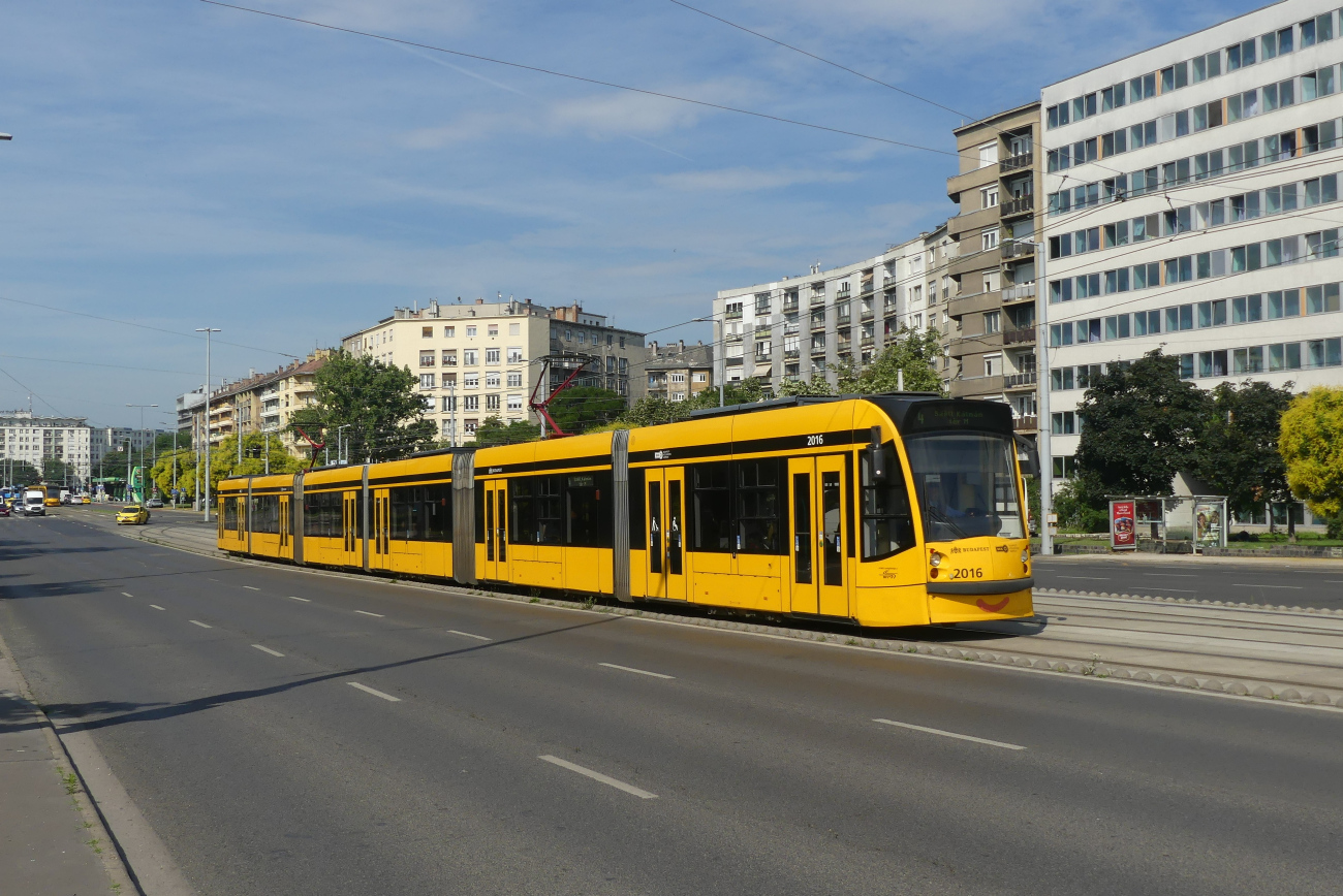 Budimpešta, Siemens Combino Supra NF12B Br. 2016