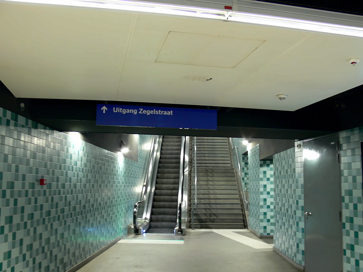 Antwerpen — Stations