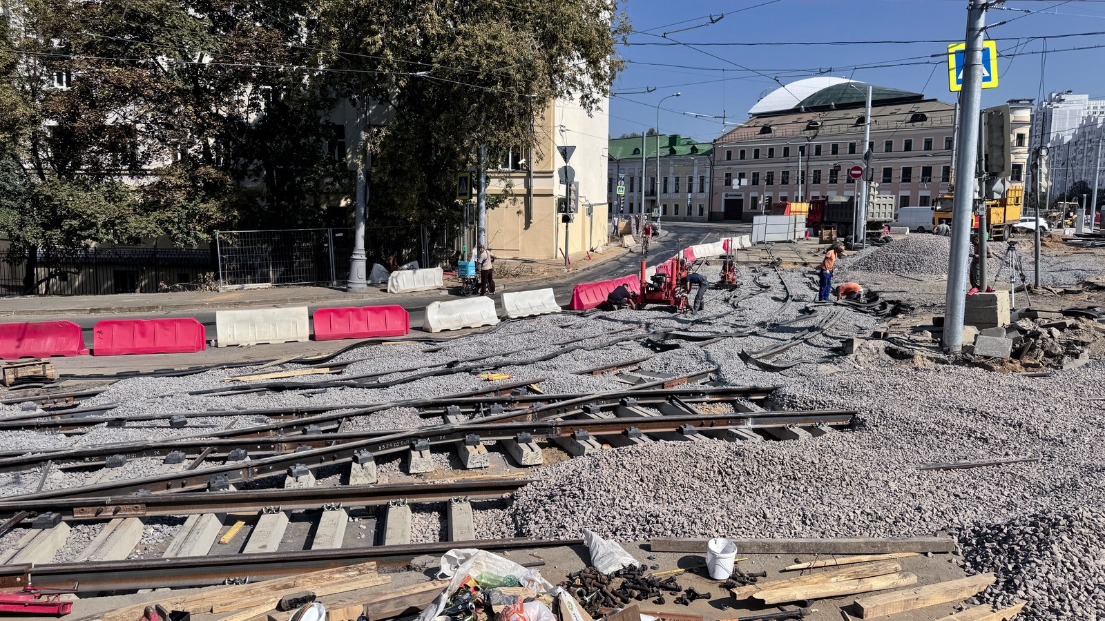 Moszkva — Construction and repairs; Moszkva — Construction of a tram line on Sergiya Radonezhskogo Street