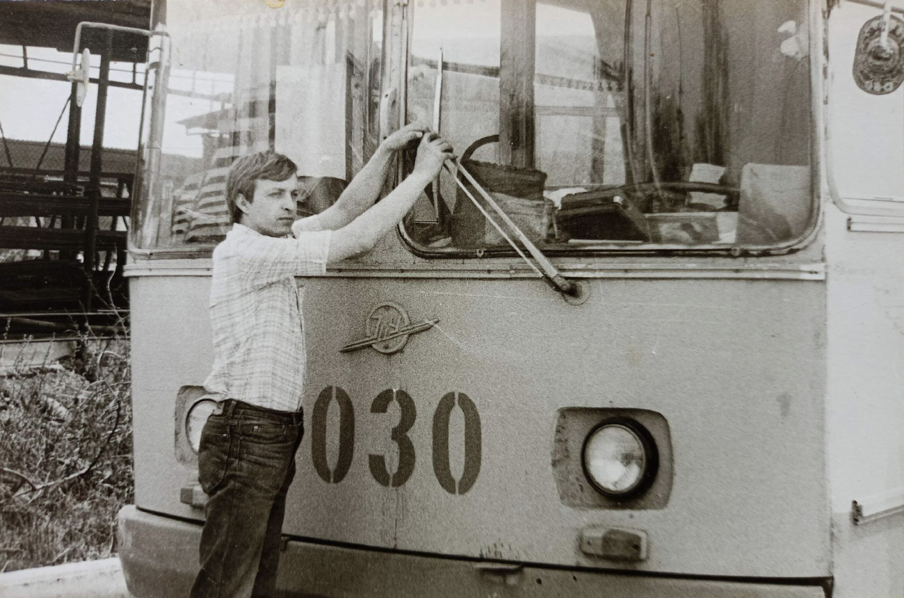 Нальчик, ЗиУ-682В № 030; Работники электротранспорта; Нальчик — Старые фотографии Нальчик, ЗиУ-682В № 030; Работники электротранспорта; Нальчик — Старые фотографии