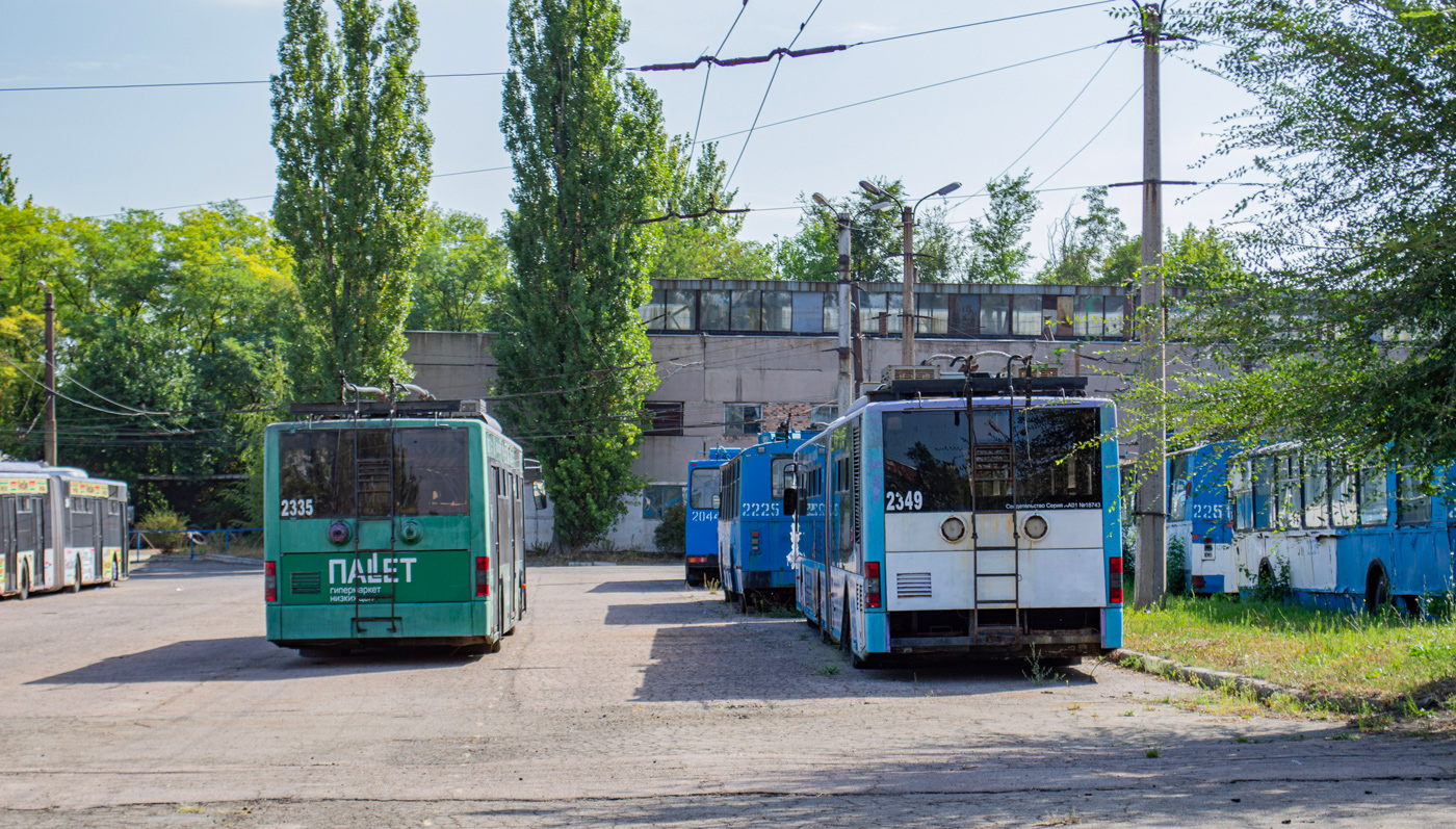 Донецк, ЛАЗ E183A1 № 2335; Донецк, ЛАЗ E301A1 № 2349; Донецк, ЗиУ-682Г [Г00] № 2251