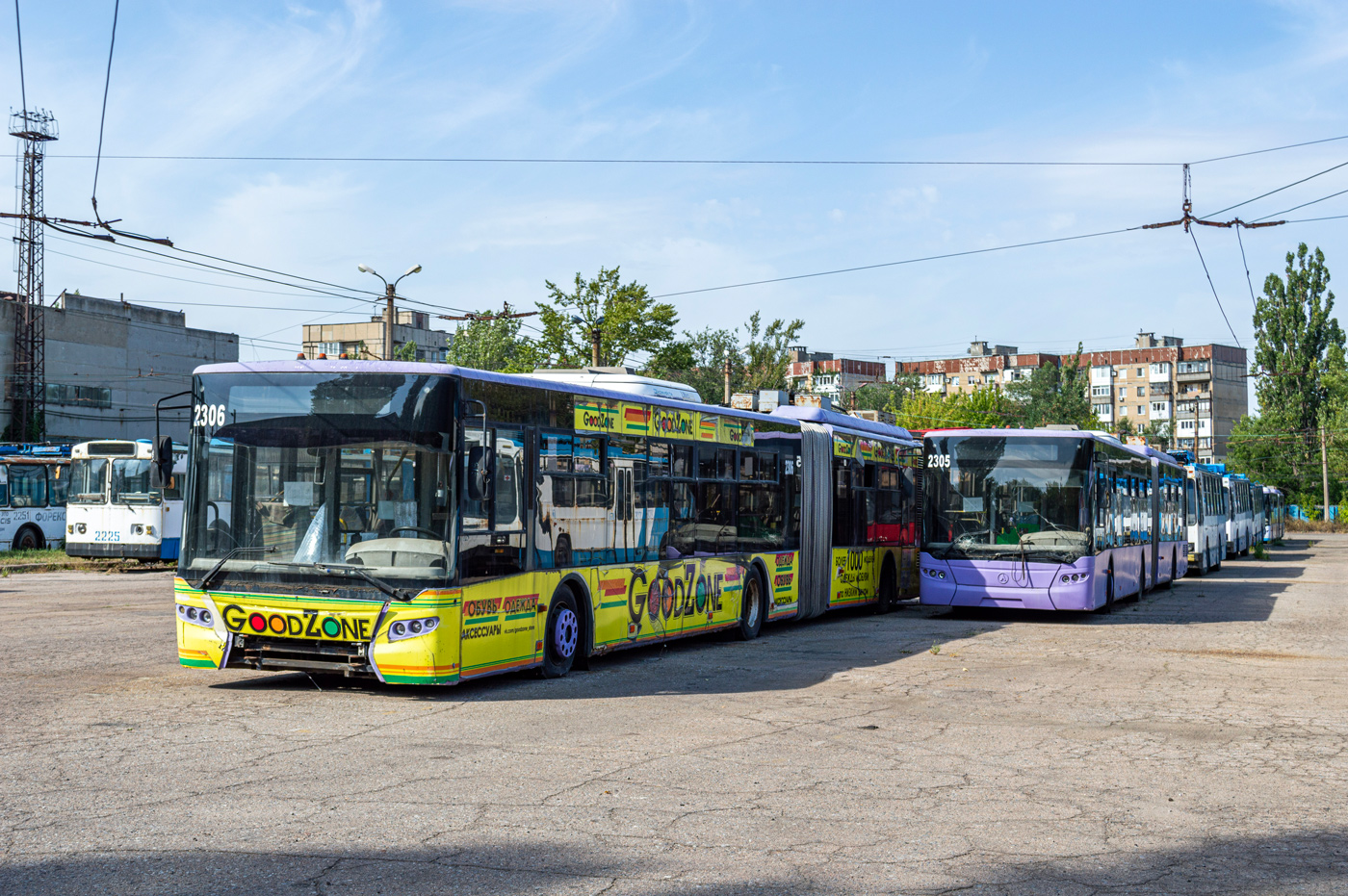 Донецк, ЛАЗ E301A1 № 2306; Донецк, ЛАЗ E301A1 № 2305