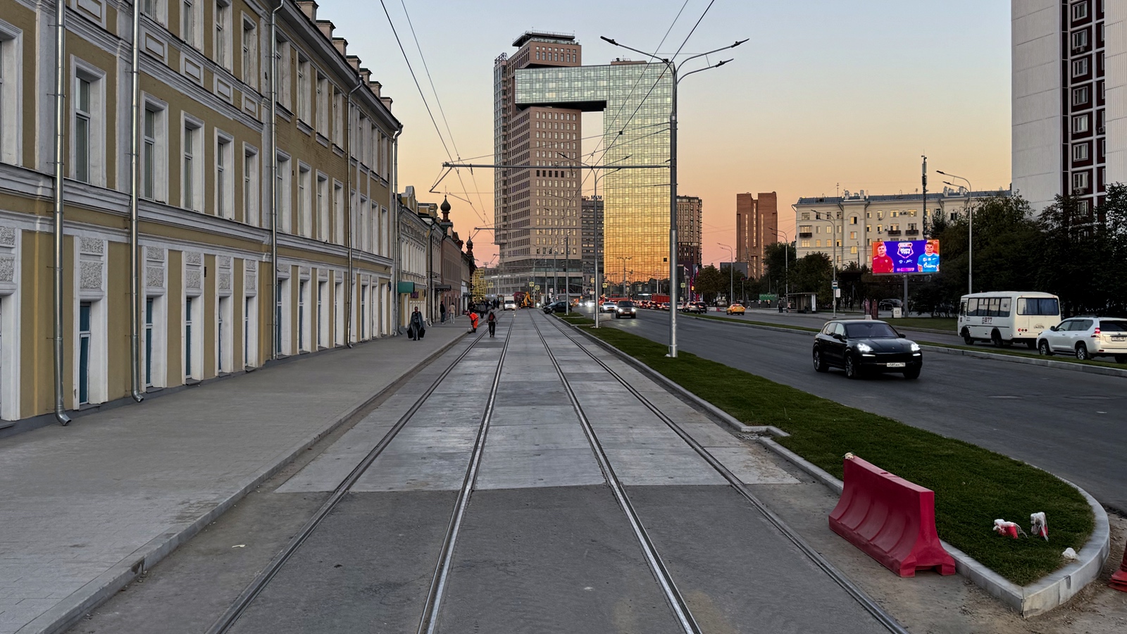 Москва — Строительство трамвайной линии на улице Сергия Радонежского