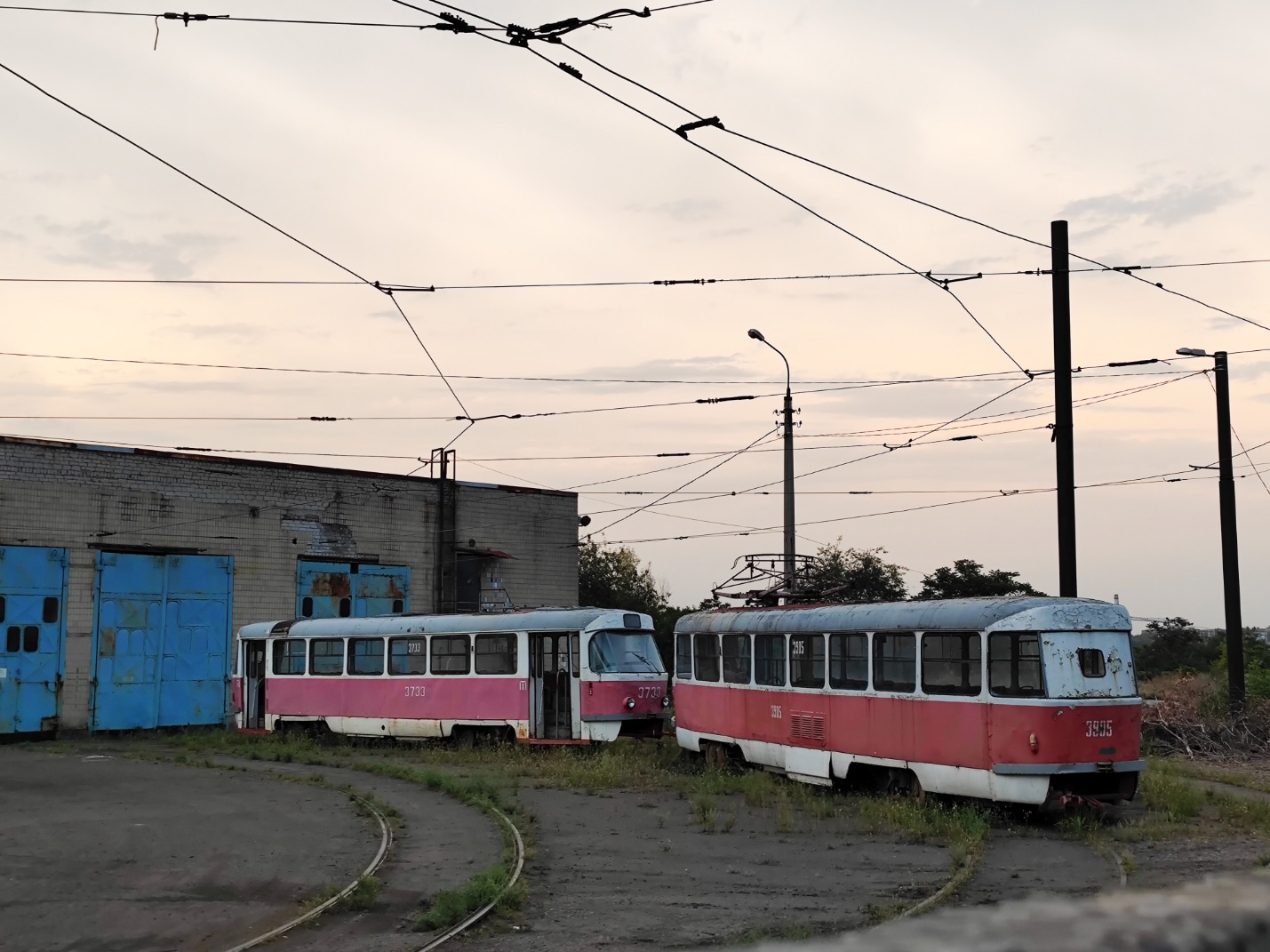 Данецк, Tatra T3SU (двухдверная) № 3733; Данецк, Tatra T3SU (двухдверная) № 3905