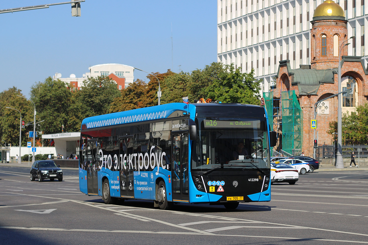 Moskau, KAMAZ-6282 Nr. 412298