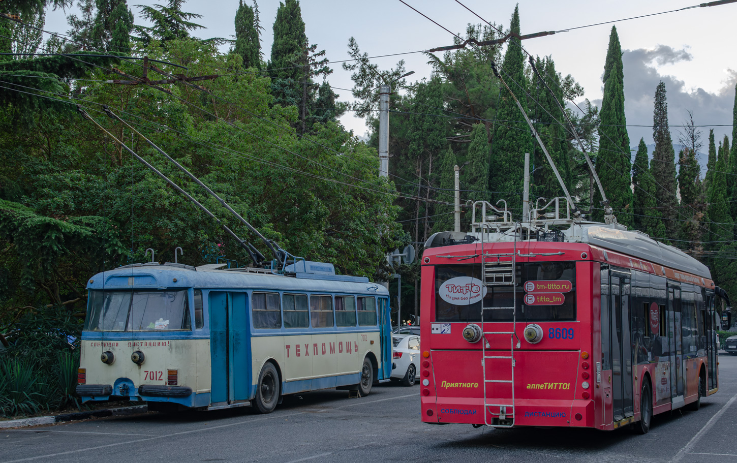 Крымскі тралейбус, Škoda 9TrH27 № 7012; Крымскі тралейбус, Тролза-5265.05 «Мегаполис» № 8609