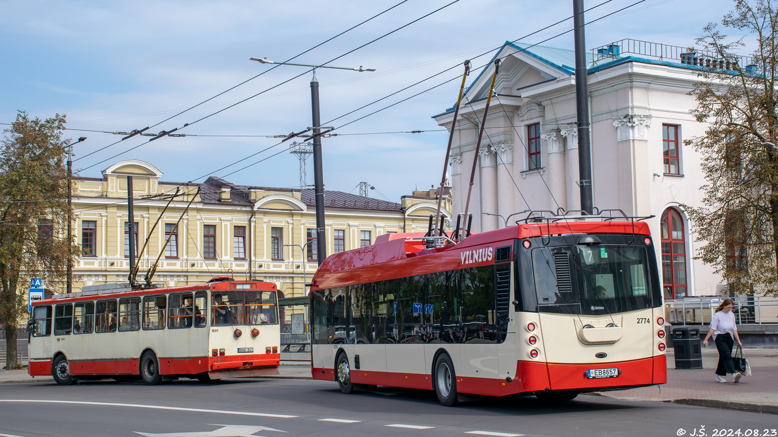 Vilnius, Škoda 14Tr13/6 nr. 1641; Vilnius, Škoda 32Tr SOR nr. 2774