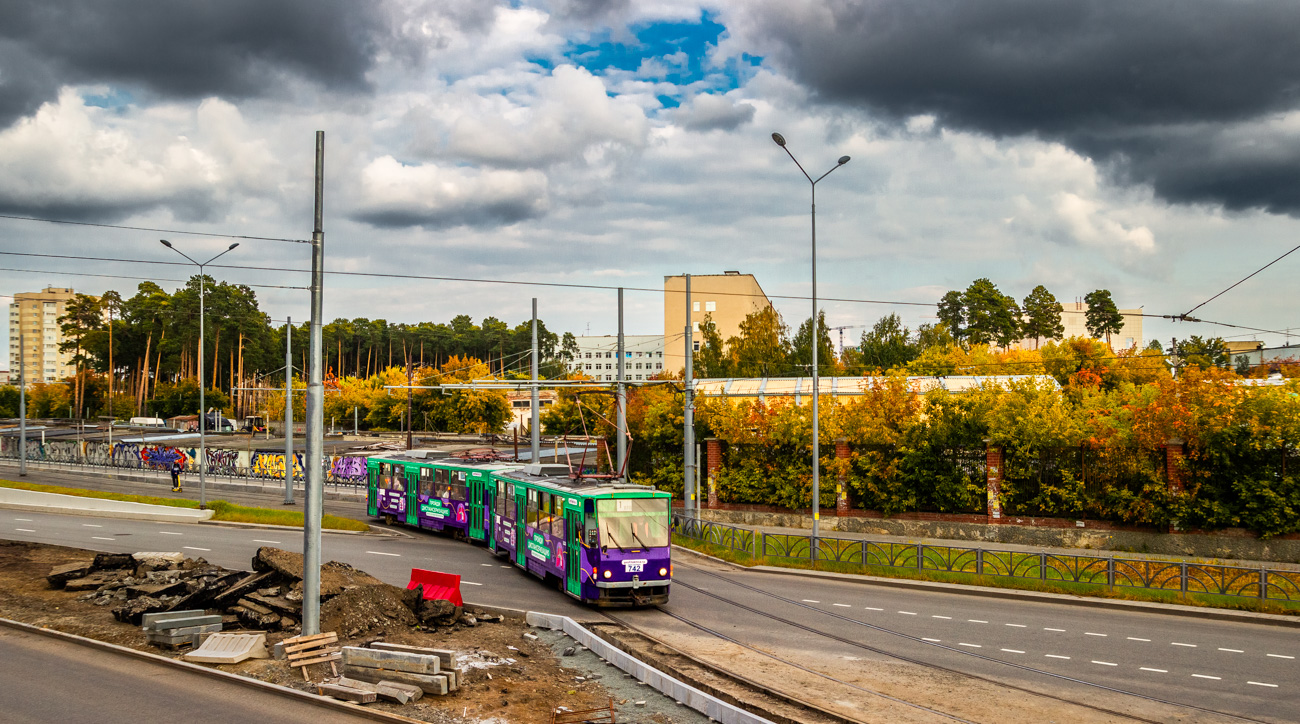 Jekatyerinburg, Tatra T6B5SU — 742