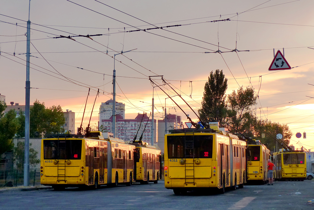 Kiiev, Bogdan Т90110 № 4353; Kiiev, Bogdan Т90110 № 4311; Kiiev, Bogdan Т90110 № 4325; Kiiev, Bogdan T70110 № 4402; Kiiev, Bogdan Т90117 № 4368; Kiiev — Terminus stations