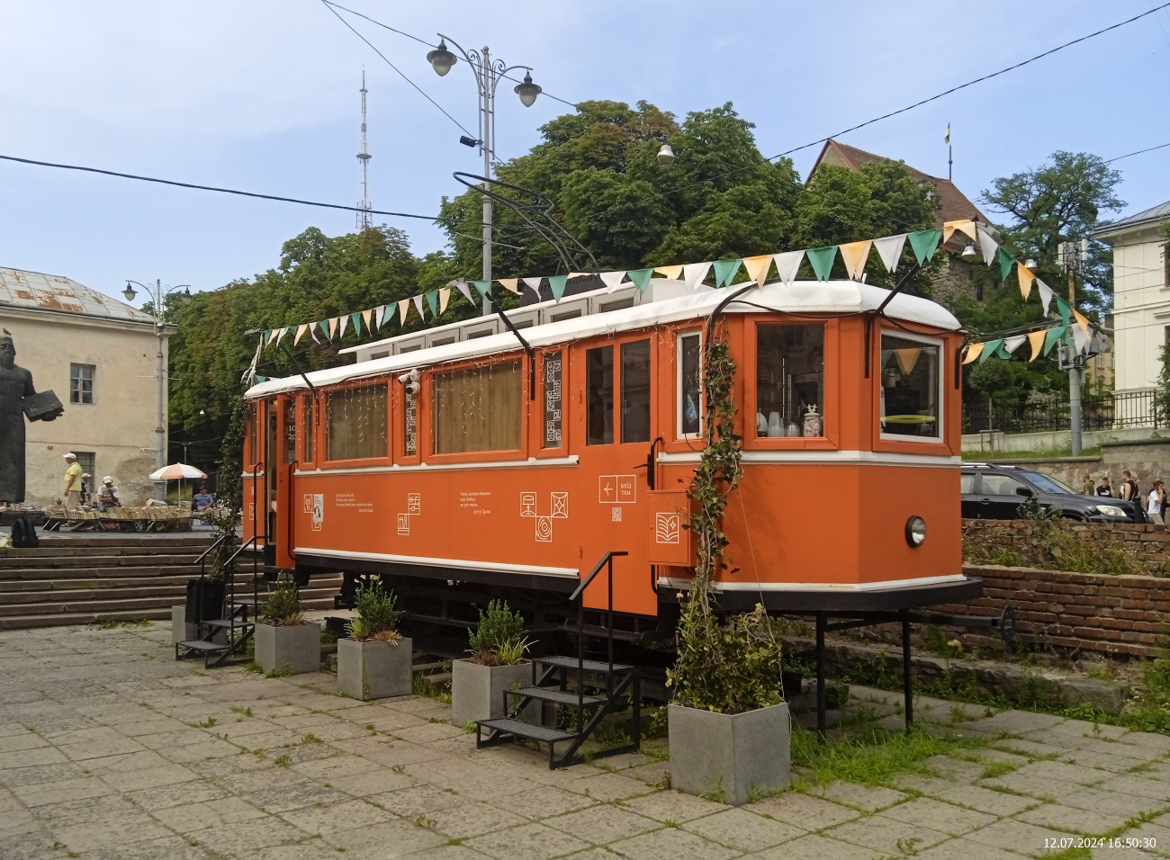 Львов, Двухосный моторный Graz/Siemens & Halske № 27; Львов — Реплика трамвая Sanok