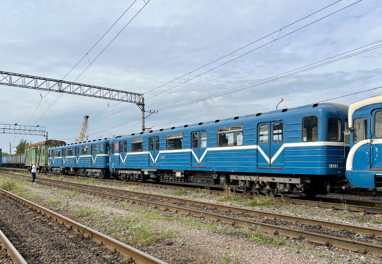 Saint-Petersburg, 81-540.8 № 10307; Saint-Petersburg — Metro — Transport of subway cars by railway Saint-Petersburg, 81-540.8 № 10307; Saint-Petersburg — Metro — Transport of subway cars by railway